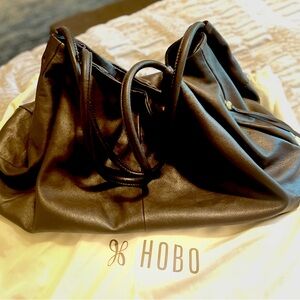 What a GORGEOUS “PRIMA” HOBO brown leather bag, in incredible condition!